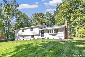 Building Photo - 48 Crestwood Rd