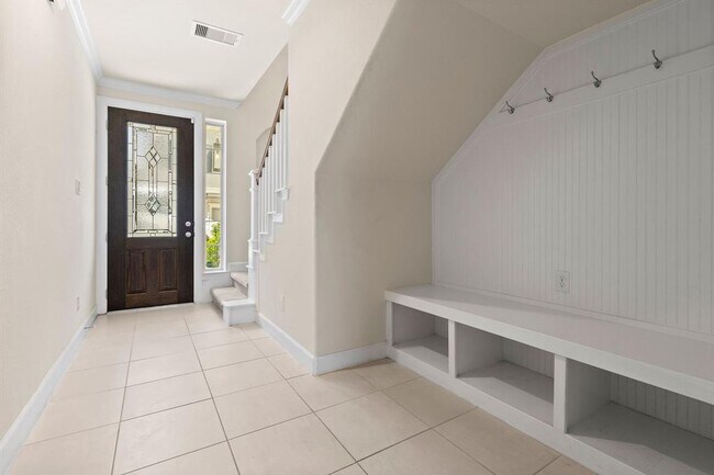 Foto del edificio - 2021 Cambridge Heights Pl