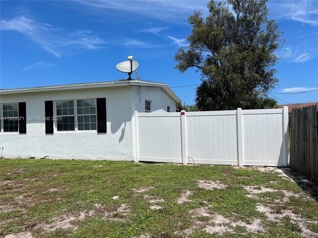 Foto del edificio - 1011 Bianca