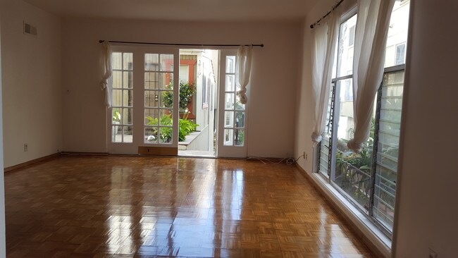 Foto del edificio - 1812 E Ocean Blvd