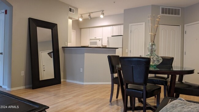 Building Photo - 1701 E Colter St