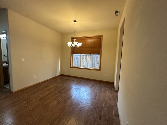 Foto del edificio - Big and Beautiful 4 Bedroom Home in Renton!!
