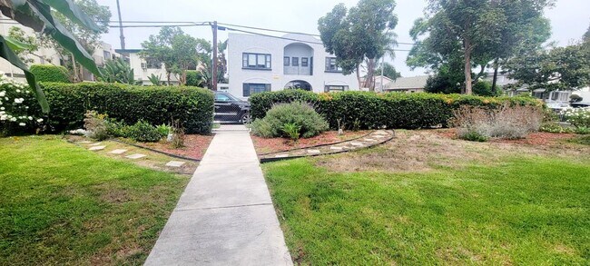 Foto del edificio - 1048 E 5th St