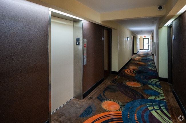 Lobby Photo - The Inn and Suite Apartments