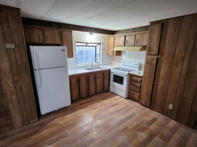 Building Photo - 1111 Hardy Ln