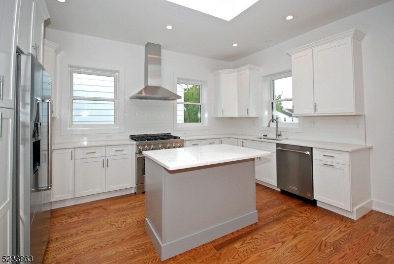 Primary Photo - 25 W Somerset St