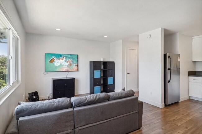 Building Photo - 4985 Comanche Dr