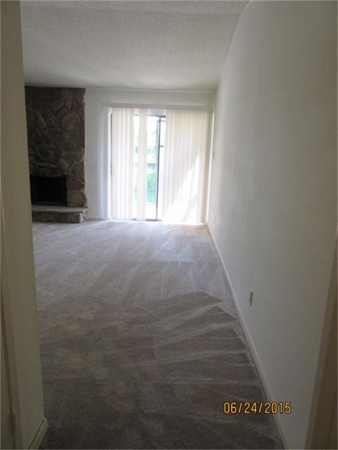 Building Photo - 17331 Red Oak Dr