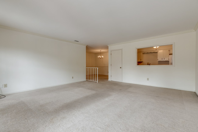 Building Photo - 2 Bed, 2 Bath Condo near St. Matthews