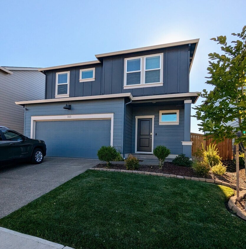 Primary Photo - Beautiful NE Salem Home in New Development
