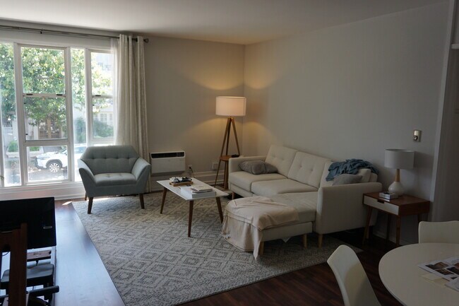 Foto del edificio - 1730 Glendon Ave