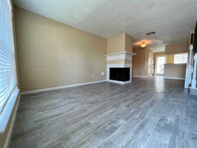 Foto del edificio - 2808 Grants Lake Blvd