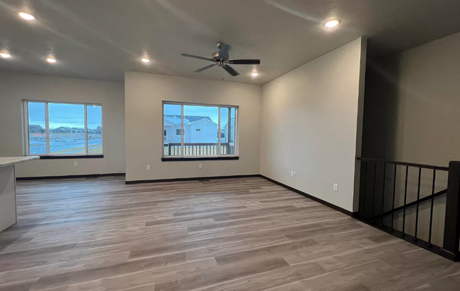 Building Photo - Brand New Build 6 Bed 3 Bath Ranch