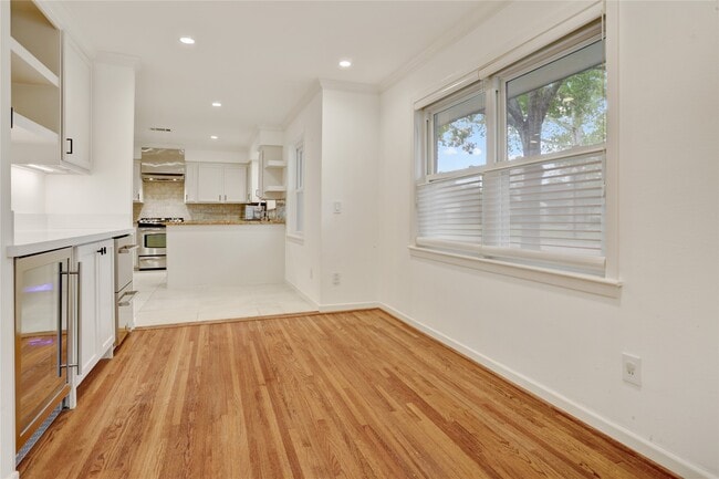 Building Photo - 8825 Cedarbrake Dr