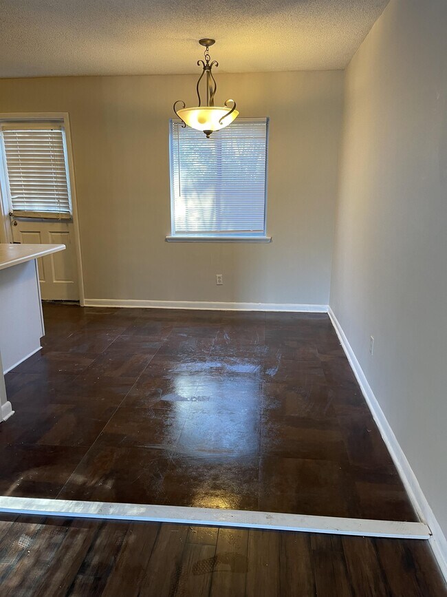Foto del edificio - 1805 Tall Pines Cir