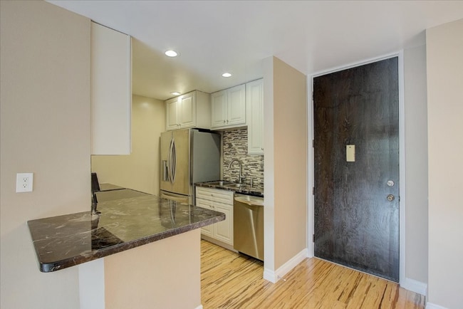 Foto del edificio - 6202 Friars Rd