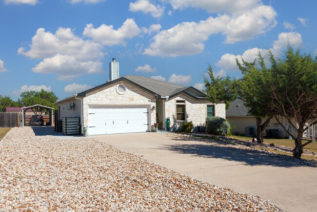 Building Photo - 611 Newport Dr