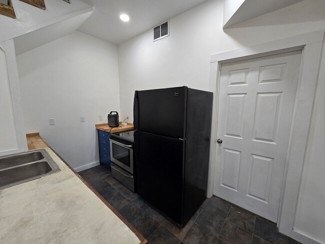 Building Photo - Be the First!  Beautifully renovated townh...