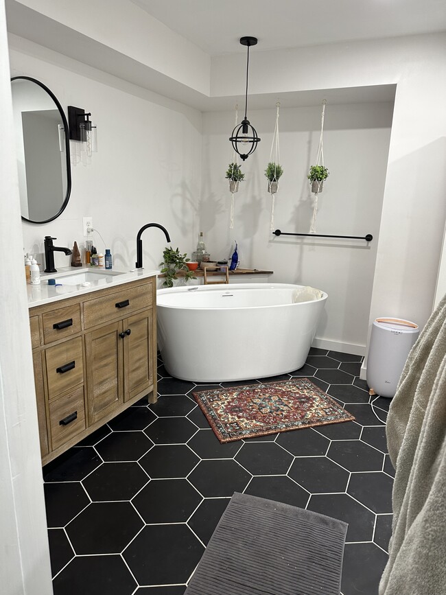 Primary Bathroom, Bathtub View - 838 Colvin Ct