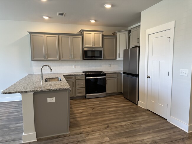 Kitchen - 275 Dalmatian Dr