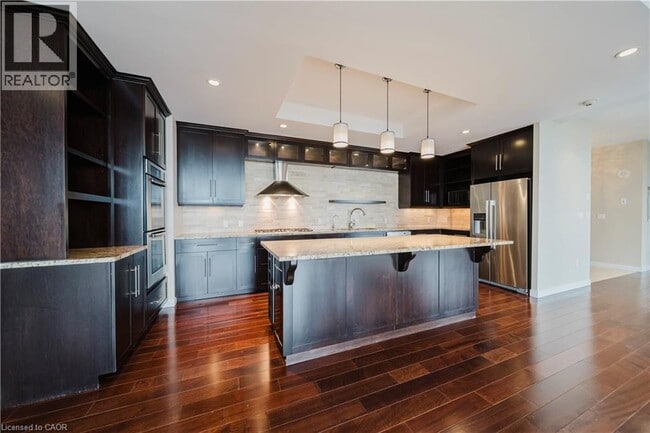 Photo du bâtiment - 191 King St S