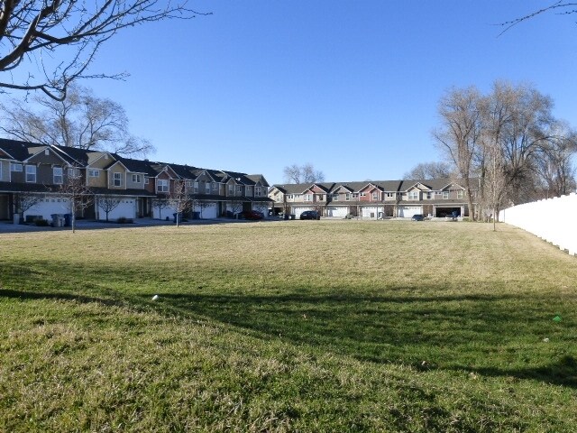 Primary Photo - Barberry Estates