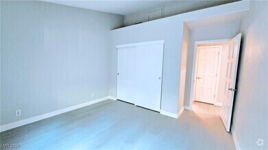 Building Photo - 7163 Mission Hills Dr