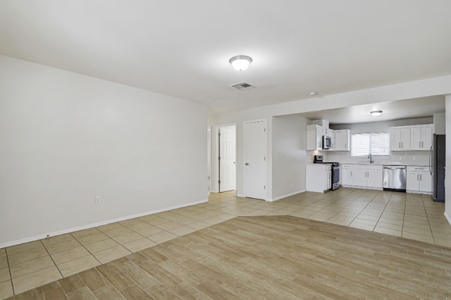 Foto del edificio - 3214 N Stanton St