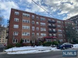 Primary Photo - 2200 N Central Rd