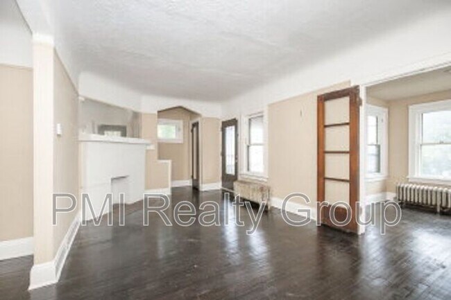 Foto del edificio - 888 Evangeline Rd