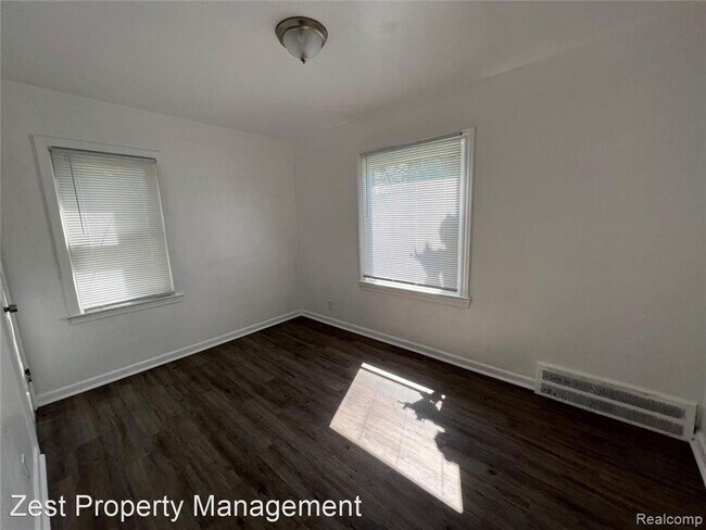 Building Photo - 3 br, 1 bath House - 20220 Lindsay
