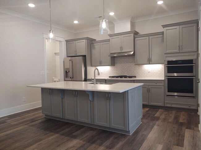 Foto del edificio - Move-in ready Townhome located in Blanchar...