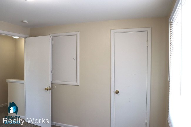 Building Photo - 3737-3737 N 56th St