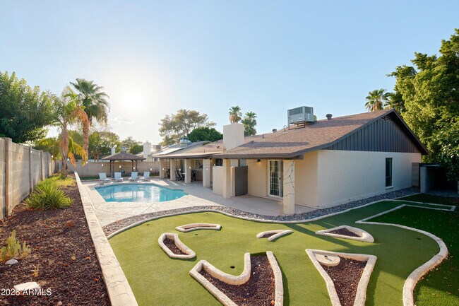 Foto del edificio - 2331 E Sunnyside Dr