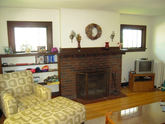 Building Photo - 423 Chamberlain Ave