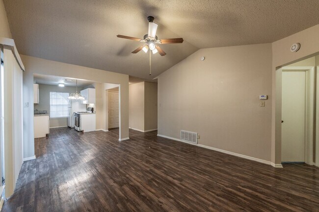 Building Photo - Emerald Springs
