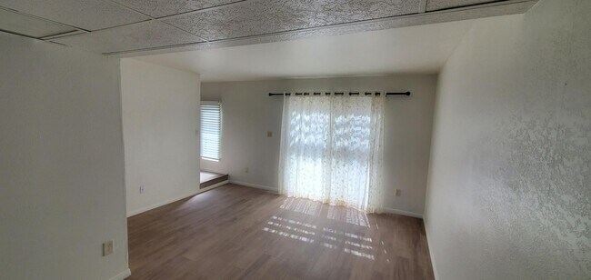 Building Photo - 40221-221 Harris Ln