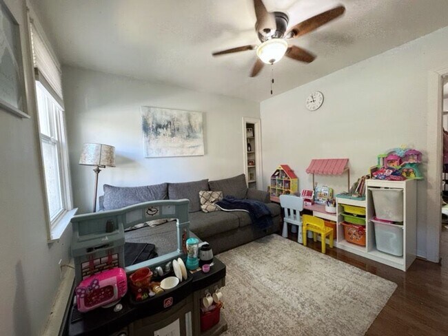 Foto del edificio - Stunning 2-Bedroom Townhome in West Cheste...
