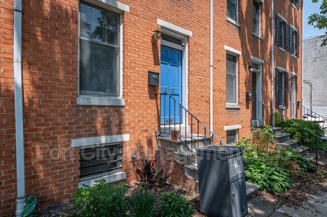 Building Photo - 2110 E Fairmount Ave