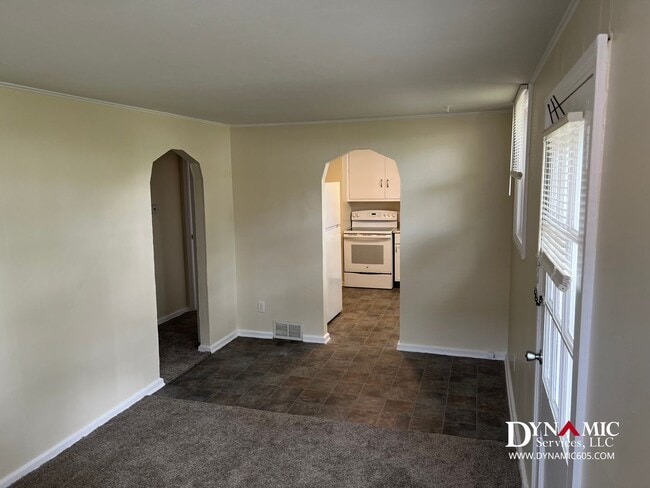 Building Photo - 2425 S Norton Ave