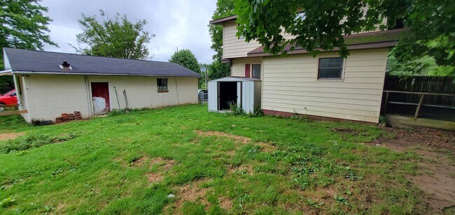 Building Photo - 276 Marshall Cir