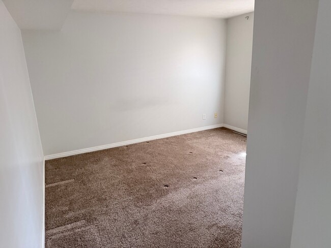 Building Photo - 1486 S 700 E