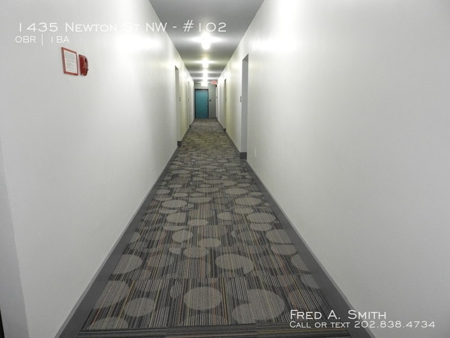 Building Photo - Studio Great Location, Utilities included!