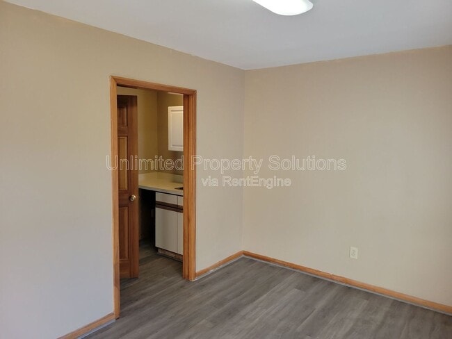 Building Photo - 108 N Kerr Ave