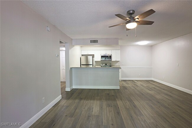 Building Photo - 5305 Summerlin Rd