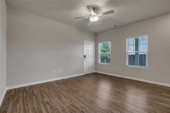 Foto del edificio - 2104 Irvin Ct