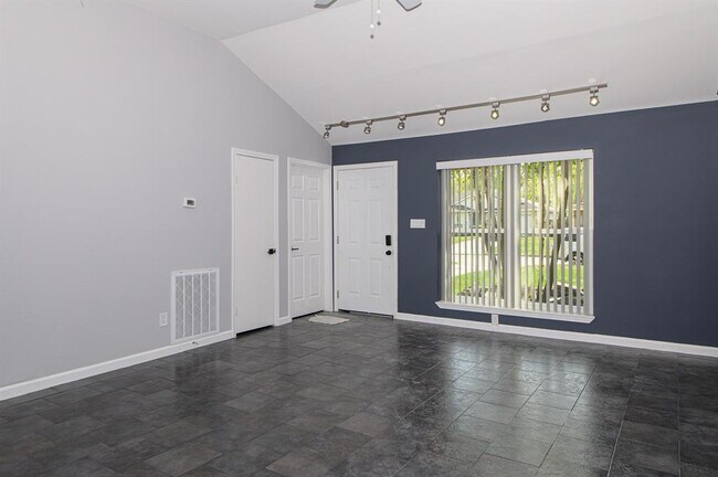 Foto del edificio - 8011 Eastern Bluebird Dr