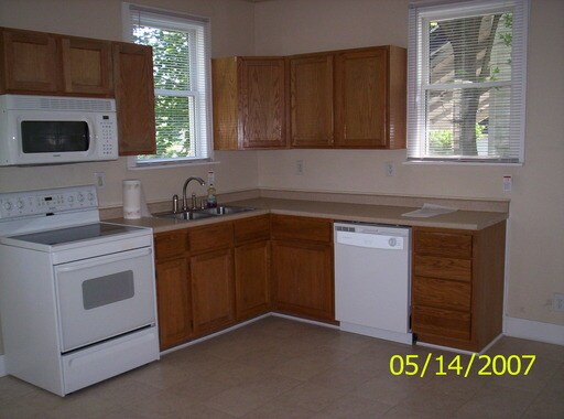 Building Photo - 320 N 11th St