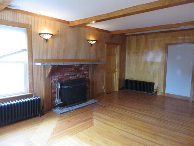 Building Photo - 28 Pleasant St