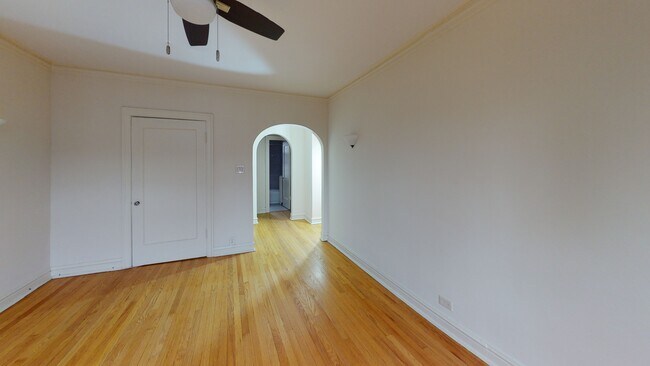 Building Photo - 1824 N Lincoln Park W